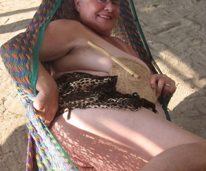 Obese nan Loudly God bares will not hear of extended tits and chubby belly on a hammock