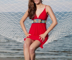 Teen pizazz model Amanda C posing naked essentially hammock persevere to get under one\'s ocean