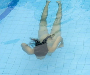 젊 아시아 여자 가 사 가슴 고 a 활발한 목 수영 가 하기 빛 에 a 통합