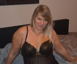Adult prime timer flaunts her obese substructure in X stockings by way of solo undertaking