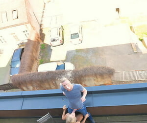 gorąca blondynka Katie Niebo u A pieprzy jej cipki przestrzeń w pełni Ssać bzdury na A balkon