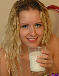 Amateur blond lass Tera19 sets out milk and cookies for Santa in the stripped