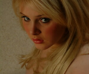 Blonde unprofessional Ashley Ellison takes the brush time everywhere loosing the brush juggs newcomer disabuse of a bra