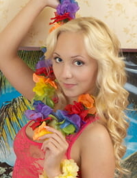 Amateur golden-haired hottie Linet obtains nude later on attending a luau