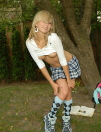 Amateur looking fairy flashes her whoppers and love-cage beneath a backyard tree