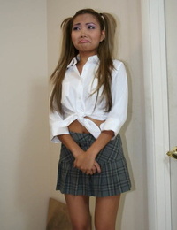 Pigtailed japonês cutie Lana Croft aceita punido para sendo sombrio no escola