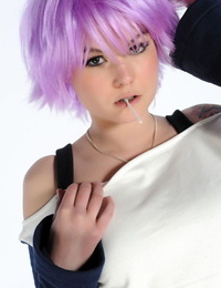 Purple haired girl Kasey Olsen swelling her love-cage with sweetie in her mouth