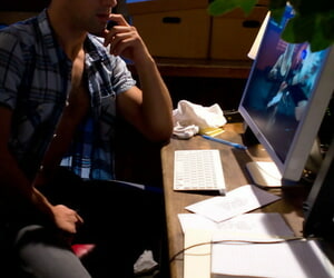 Sarışın porno Lorelei Lee Şeritler için x Siyah iç çamaşırı olması süratli için bir adam üzerinden webcam