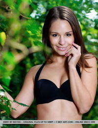 Emmy sensually poses in the forest baring her gorgeous physique - part 562