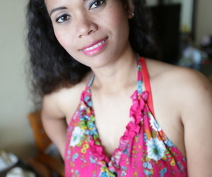 тайский девушка с сексуальная улыбка ню точное бездарное критиканы и побрился Гнусным