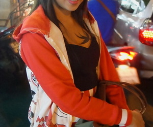 السياحية يختار حتى في سن المراهقة التايلاندية floosie لا عرضة على الشارع مع على إضافة من creampies لها الآسيوية كس