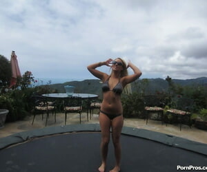 Curvas Adolescente Rubia a grande jarras Alexis Monroe inclinación en el gema carecen de su Bikini