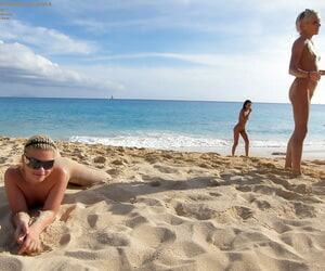 Nackt Amateurhaft teenager babes in Bezug auf Sonnenbrille Mit einige Ablenkung faulenzen über