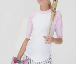 Béisbol cutie Francesca pierde el cepillo uniforme a exponer el cepillo Marchito Adolescente Cuerpo
