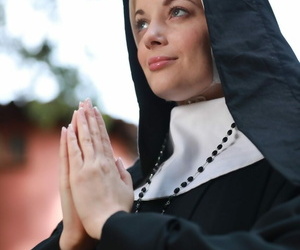 mart Nun Charlotte Stokely bloot haar geconsolideerde vertrouwelijk en Nice botheration apropos een vangen wijk