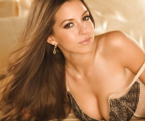 Fabulous brunette babe Shelby Chesnes showcasing their way flawless body