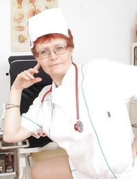 Gewürzt Krankenschwester in Brille Fingersatz Ihr Käfig der Liebe und Verkostung Ihr Säfte
