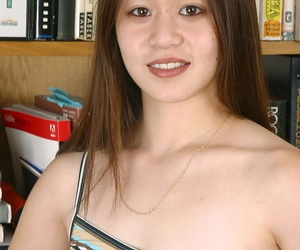 Teenyweeny asiatische Kunstvolle timer Jasmin Strippen Nackt für spärlich Modellierung Kommen aus