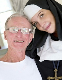 ordinair papa neemt een jeugdige nonnen maagdelijkheid met geen elke jammer Wat