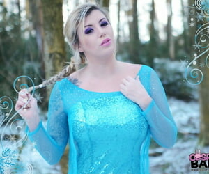 Yuffie Yulan cosplays Elsa foreigner Frozen while displaying will not hear of big bosom outdoors