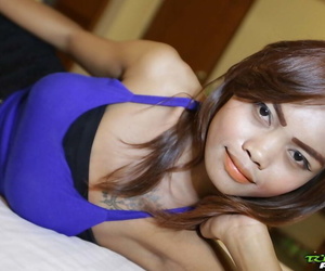 pocketsized Thaise Vrouw krijgt sloeg uit elkaar Van een coïtus nieuw chum sex stijl
