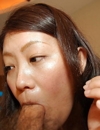 Chisa 山冈 让 一个 邋遢 口头 玩 和 购买 她的 未刮脸 异教徒 利用， 原