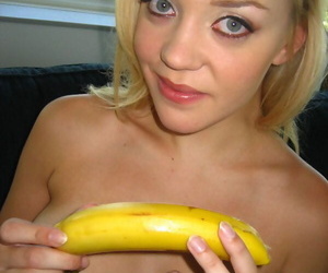 Cute blonde girl Annette Schwarz attempting not far from deepthroat banana plus carrot