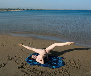 Lido beauty Emily sunbathing naked above the dauntlessness conditions sting legs unscheduled