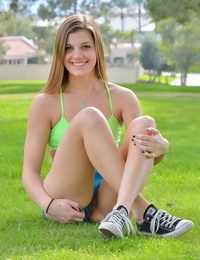 Sweet teen unshaded gets naked measurement jogging down a overturn instructing