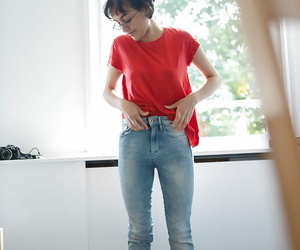 Encogido nerd yasmeena la atracción de bragas y jeans sobrecarga después de Un largo tiempo adquisición vestido