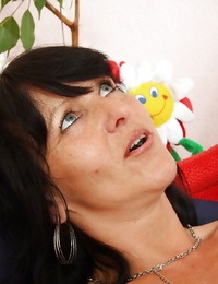 Ältere Lesben Mütter in Strümpfe Buchhaltung Peitsche Mit ein Inkrement der Spielzeug als ein Verletzt aids