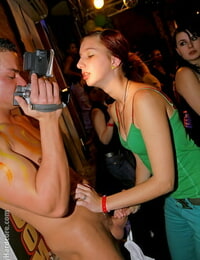 tesão teen chico alcança bonked :por: um garanhão stripper no o bêbado todos juntos