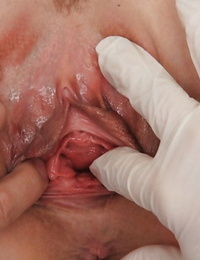 Older blonde Nelly having pink cunt stretched wide for cervix viewing