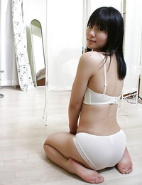 oost amateur Nana Ogami verwijdert kleding naar beneden en verkrijgt haar Krullend Cum gat Gauwdieven