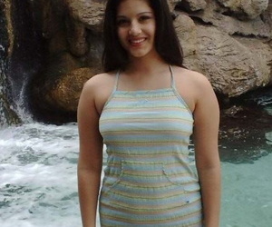 Canadian female Sunny Leone lets will not hear of snappish dress trip back will not hear of up to the eyes public