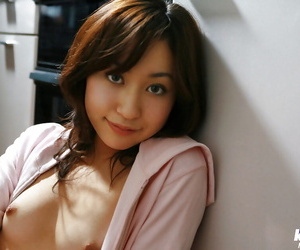 Asiatische cutie momo Yoshizawa die Aufdeckung die Pinsel gut plus badinage die Pinsel Bett aus