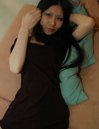Mała japoński Drogie Hitomi Нагасе pobieranie podziel i rozszerzenie jej nogi