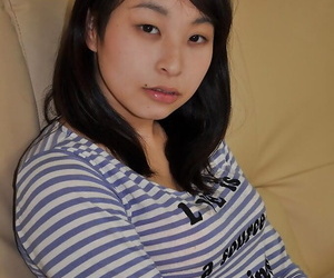 Elfique Asiatique adolescent Kasumi Ayano déshabillage et entends bien Son Clito