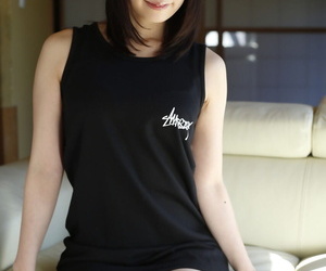 जापानी cissified नाव Mizuki flaunts उसके नम्र स्तन helterskelter के नग्न