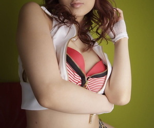tóc đỏ Châu á Misa Kikouden cho thấy cô ấy  cơ thể với một increment những cỡi một Món đồ chơi người lớn