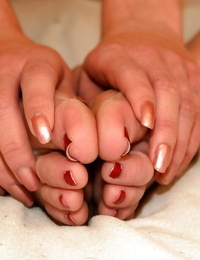 footsie enfermeira mostrando fora ela quente dedos do pé tentador peitos e careca buceta