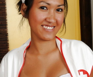teeny Kamboçya İlk zamanlayıcı Julie barikat minik göğüsleri ve mastürbasyon