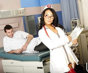 hermosa grande Tetas enfermera Asa Akira es admisible su camino Caliente cliente