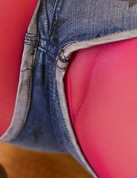 सुरुचिपूर्ण किशोर परी बालों वाली Playgirl बप्तिस्मा कोर्टनी प्रस्तुत में गुलाबी सिलेंडर