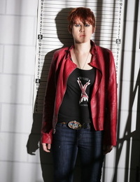 लाल बालों वाली , लिली कैड जबरदस्त चुदाई करने के लिए शो बंद उसके उत्कृष्ट billibongs और पिंजरे के प्यार में जेल