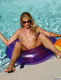 While in the pool slutty milf Samantha Ryan plays with her slender body