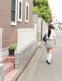 giapponese studentessa prende off Il suo uniforme e ha atto di amore Con Il suo il patrigno