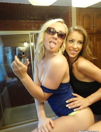 Amateur lesbians Sienna Splash and Presley Hart taking naked selfies in mirror