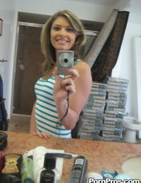 ex Namorada Victoria Lawson leva Topless selfies no Banheira espelho