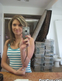Ex Ragazza Victoria Lawson prende Topless selfies in bagno specchio
